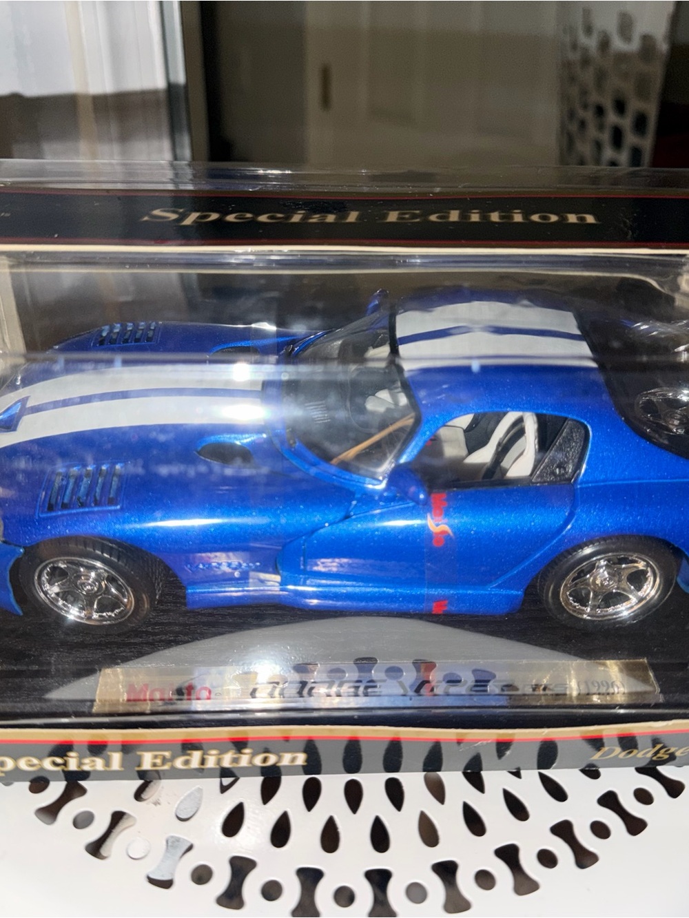 Maisto 1:18 Dodge Viper GTS Collectible Box